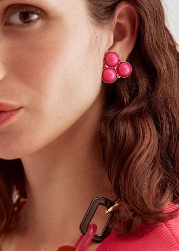 BOUCLES D'OREILLES LIPA EN RÉSINE FUSHIA ET OR 1