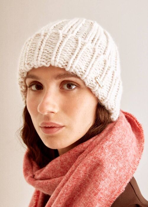 EMY CREAM CABLE KNIT HAT