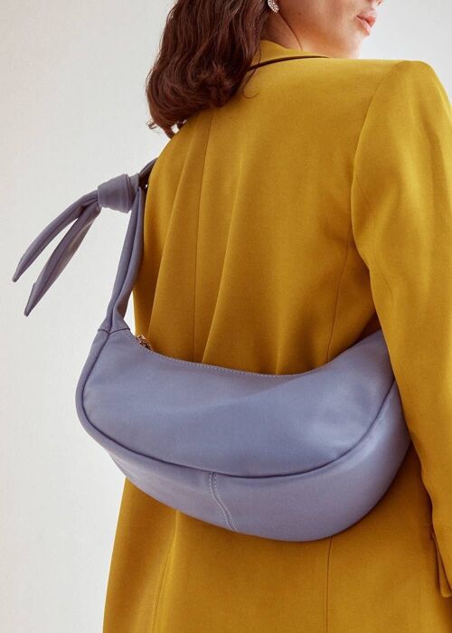 CROISSANT SHOULDER BAG IN LILAC