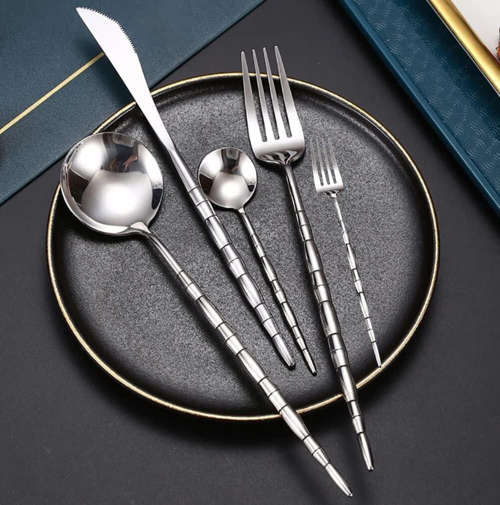 Set di posate di lusso in argento 30 pezzi, set di posate in lega di acciaio inossidabile 18/10 per cucina raffinata, set di stoviglie con forchetta, cucchiaio, coltello con forchetta da dessert extra e coltello da dessert di Konigtum KOC-5272S