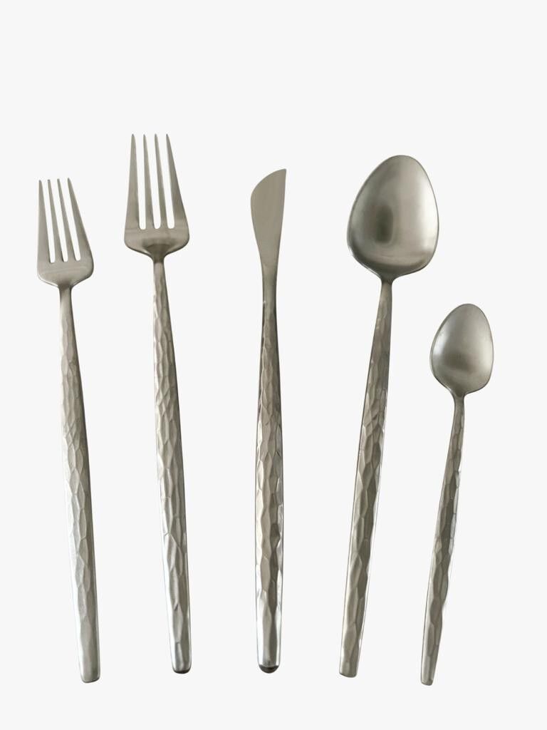 Set di posate di lusso in argento 30 pezzi, set di posate in lega di acciaio inossidabile 18/10 per cucina raffinata, set di stoviglie con forchetta, cucchiaio, coltello con forchetta da dessert extra e coltello da dessert di Konigtum KOC-5281S