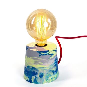 Lampe de table en jesmonite colorée marbrée avec interrupteur marche/arrêt en ligne 3