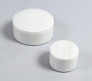 Bols ronds classiques en marbre blanc avec couvercle (Ensemble de 2) 1