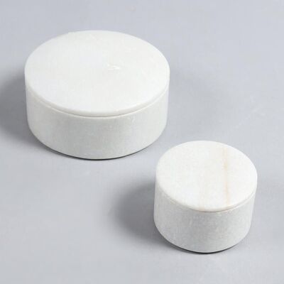 Classic Round White Marble Bowls with Lid (Set of 2)
