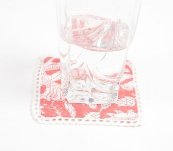 Sous-verres en coton floral ardent imprimé en bloc avec bordures en dentelle (ensemble de 6) 2