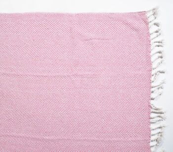 Jeté à pompons en coton teint en fil rose à chevrons 3