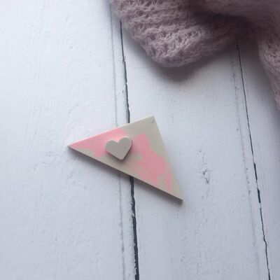 Stone and pink jesmonite triangle and heart brooch - midi