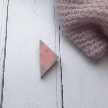 Broche triangle jesmonite lilas et rose - mini 2