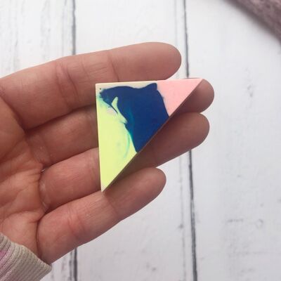 Marbled tie-dye triangle jesmonite brooch - mini