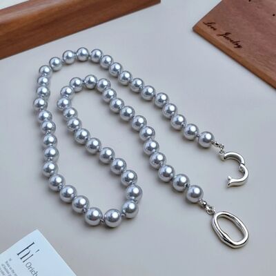 Zeitlose graue Perlenkette mit silbernem Verschluss