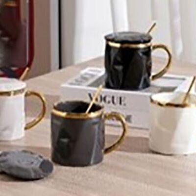 Taza de cerámica con tapa y cuchara en 4 colores con detalles en dorado. LM-201