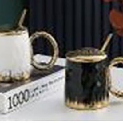 Mug en céramique avec couvercle et cuillère en 2 couleurs avec détails dorés. LM-203
