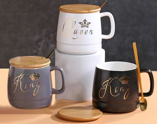 Ceramic mug with bamboo lid and spoons in 3 colors. Dimension:12x9.5x9.5cm LM-216