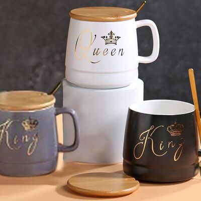 Ceramic mug with bamboo lid and spoons in 3 colors. Dimension:12x9.5x9.5cm LM-216