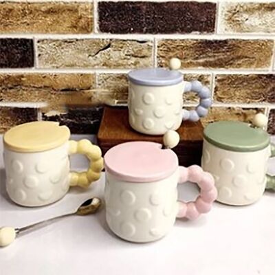 Mug en céramique avec couvercle, cuillère et anse originale en 4 couleurs. LM-221