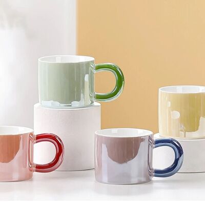 Ceramic mug with an iridescent look in 4 colors. Dimension: 9x7.5cm Capacity: 350ml LM-233