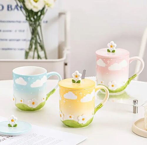 "DAISY" ceramic mug with decorated lid and spoon in 3 colors. LM-245