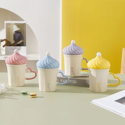Keramikbecher „ICE CREAM“ mit Deckel und Löffel in 4 Farben. Abmessung: 10 x 9 cm. Fassungsvermögen: 300 ml LM-255