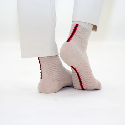Seien Sie trendy – Beige, die extrem widerstandsfähige Voile-Socke – perfekt für den Muttertag 2024