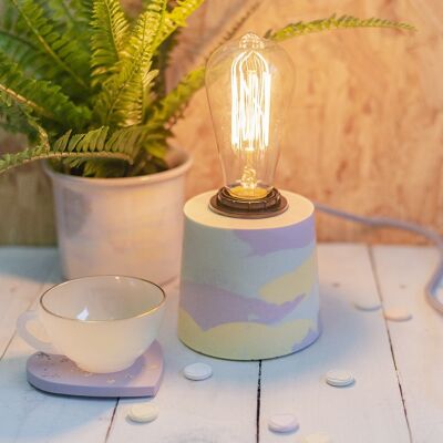 Lampe jesmonite vert pastel, lilas et jaune - interrupteur marche/arrêt