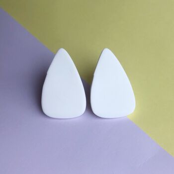 Clous d'oreilles triangle géant blanc 2