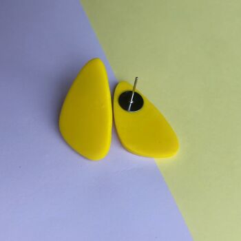 Clous d'oreilles triangle géant jaune citron 2