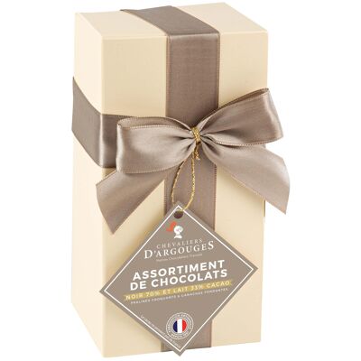 GIFT BOX OF 18 CHOCOLATES - DARK AND MILK CHOCOLATE