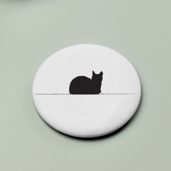 Dessin au trait de bouton aimanté chat noir 1