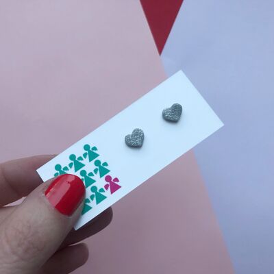 Piccoli orecchini a cuore in argento glitterato