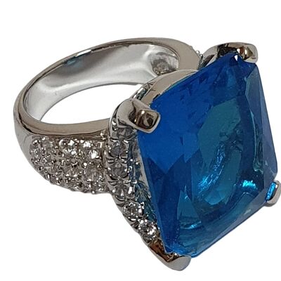 Bague de base rhodiée avec centre bleu clair