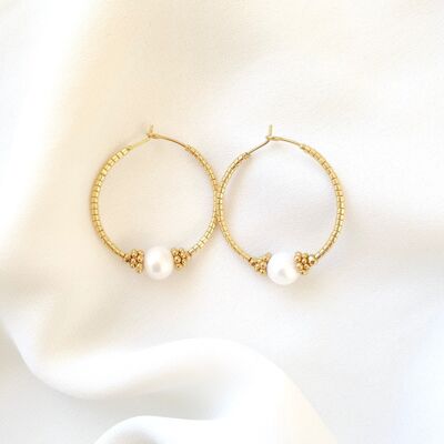 Pendientes de aro NAÏADE // Pendientes de aro en perlas Miyuki bañadas en oro y perlas de agua dulce