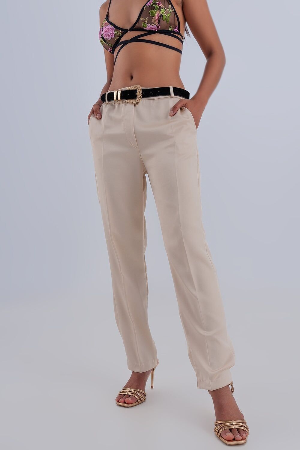 Satinhose mit weitem Bein in Beige