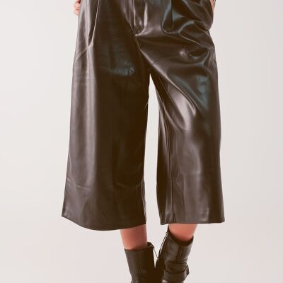 Pantalón culotte de pernera ancha de piel sintética en negro
