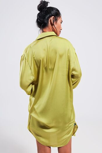 Chemise boutonnée en satin à manches longues verte 2