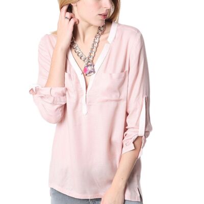 Blusa rosa de manga larga con cuello en V profundo