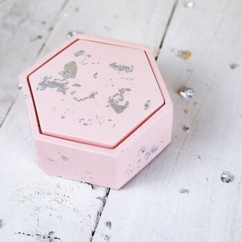 Boîte à bibelots hexagonale en jesmonite, rose pastel avec couvercle 2