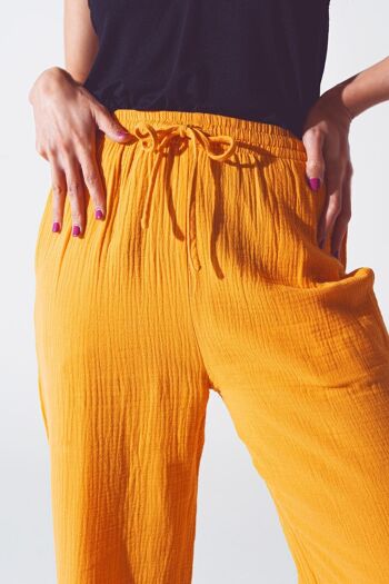Pantalon coupe ample texturé en orange 4