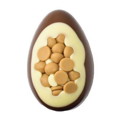 Mini huevo de Pascua con botones de caramelo dorado y chocolate con leche