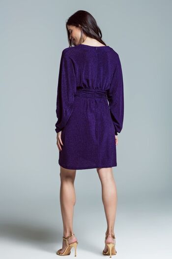 Robe courte à paillettes avec décolleté en V profond en violet 3