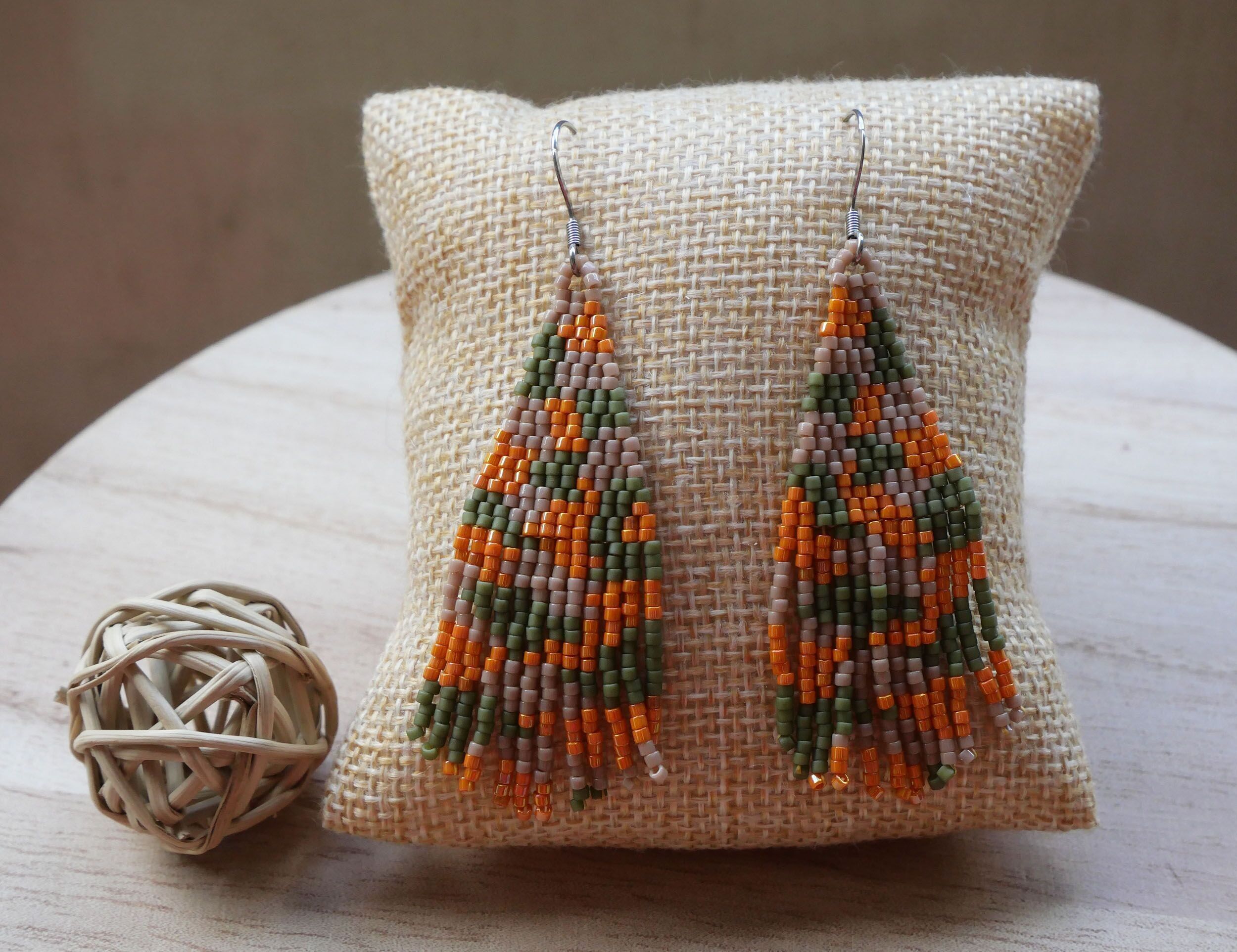 ARMY orecchini di tessitura di perline con frange color kaki