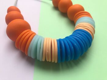 Collier tendance orange, pêche, bleu glacier et bleu royal 2