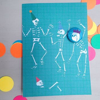 Skeleton Party - Carte de voeux avec badge 1