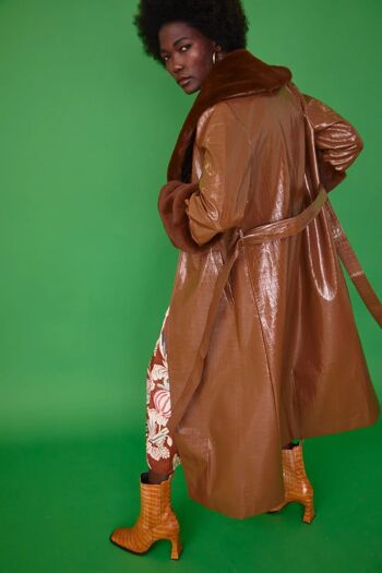 Veste en simili cuir chocolat avec poignets et col amovibles en fausse fourrure 4