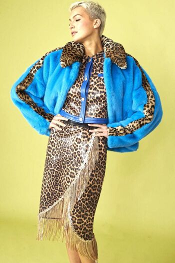 Manteau en fausse fourrure bleu et imprimé léopard 1