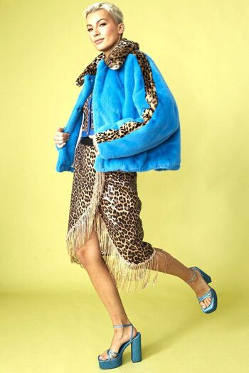 Manteau en fausse fourrure bleu et imprimé léopard 2