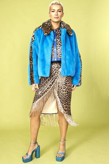 Manteau en fausse fourrure bleu et imprimé léopard 3