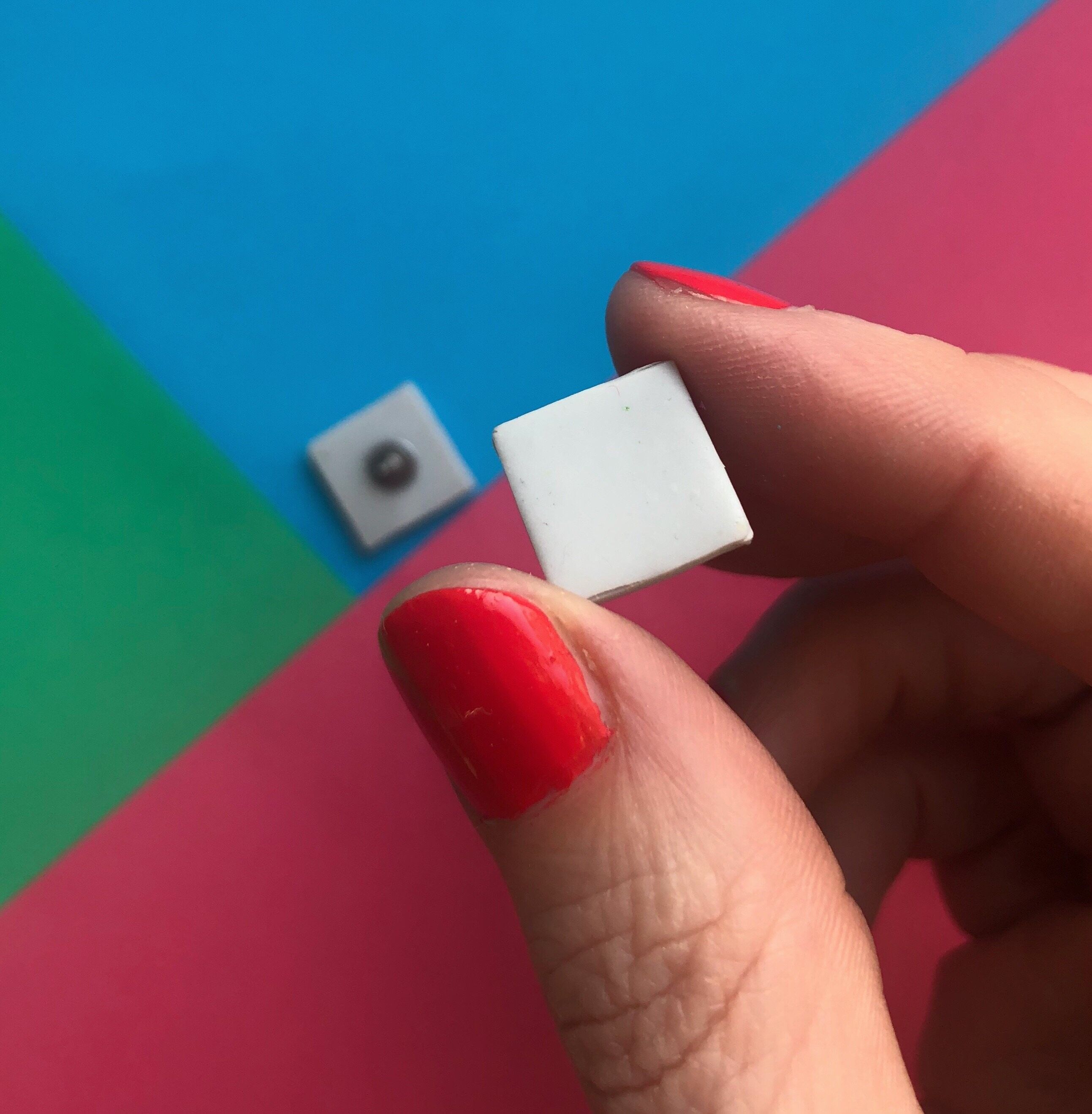 Orecchini quadrati in argilla polimerica grigio chiaro