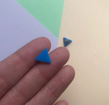 Clous d'oreilles triangle bleu 2