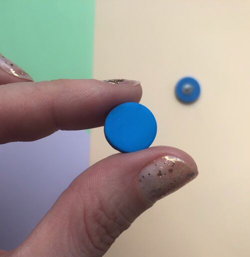 Blue circle stud earrings