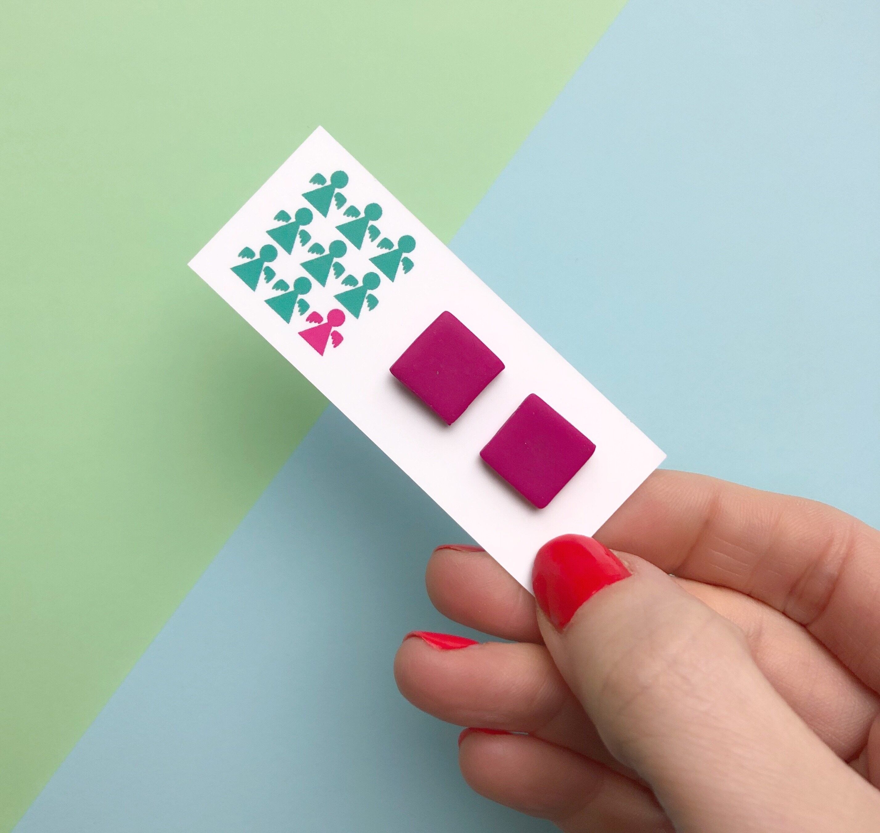 Orecchini a bottone quadrati rosa brillante